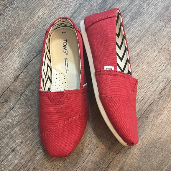 Toms Women's Size 6 Slip On‎ Red Flats - Picture 1 of 13